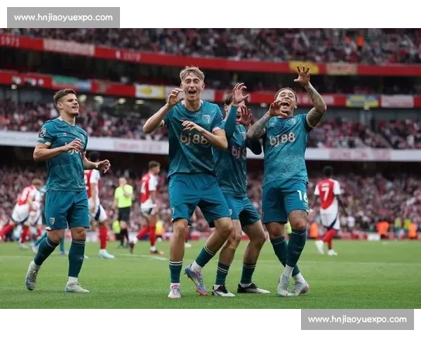 归乡观赛！赫伊森获马拉加 4 号专属球衣